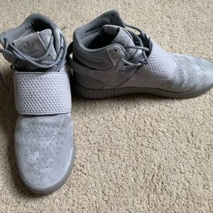 Grey Adidas Tubular Invaders